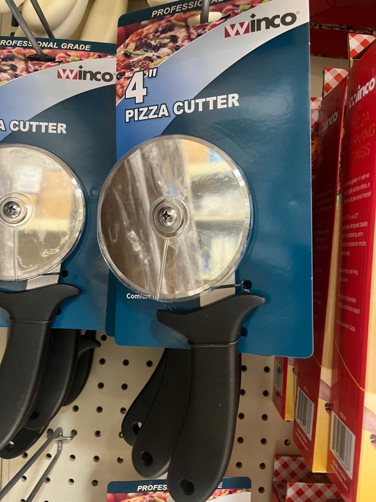 Winco® 4” Pizza Cutter